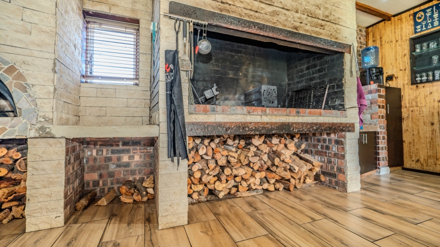 4 Bedroom Property for Sale in De Oude Spruit Western Cape